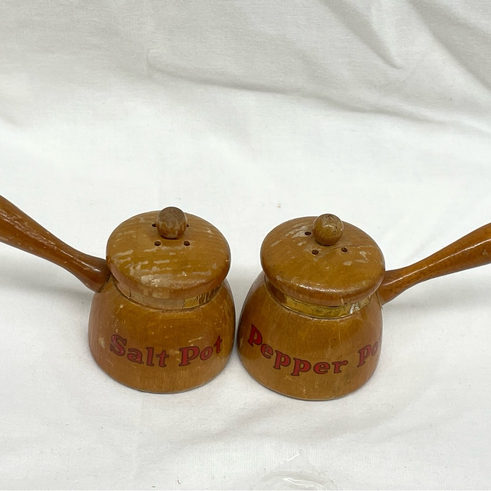 Vintage wooden pot salt & pepper shakers sz 3.5x1.5